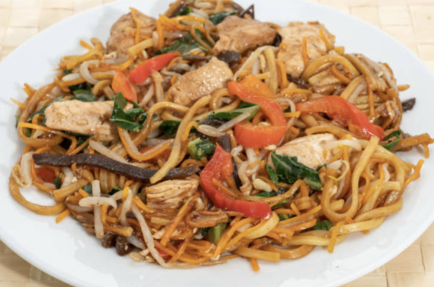 Chow Mein aux légumes et poulet