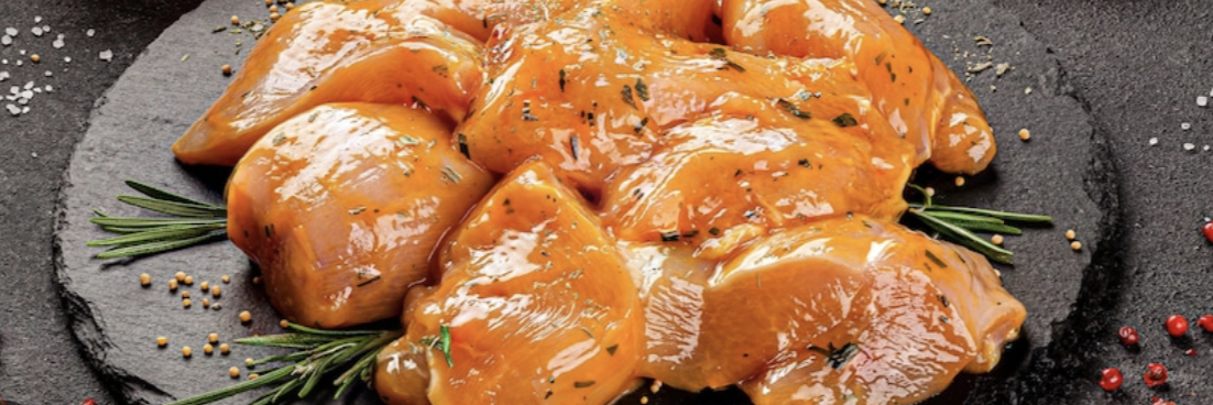 Bol de marinade aux épices et Grappa pour poulet