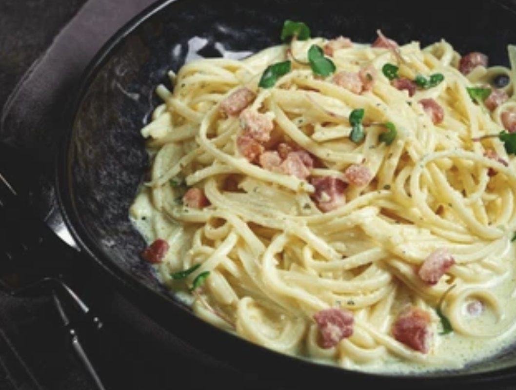 Spaghettinis carbonara crémeux au parmesan et bacon