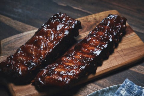 Côtes levées de porc au four avec sauce BBQ maison