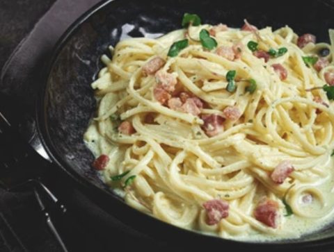 Spaghettinis carbonara crémeux au parmesan et bacon